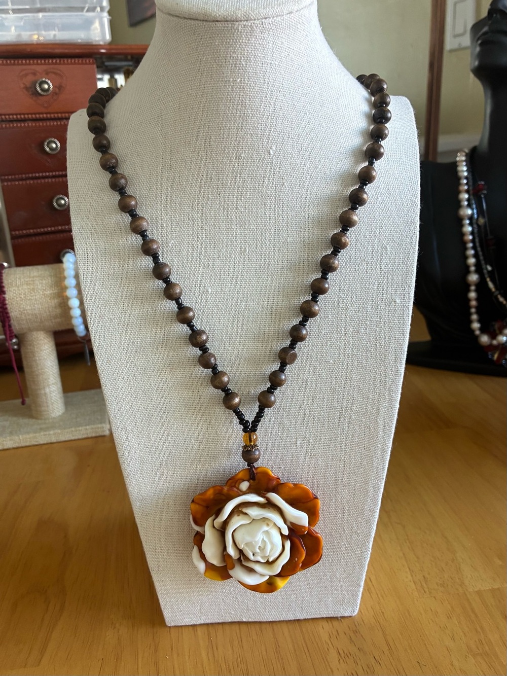 This item is a bohemian style carved amber resin rose pendant necklace.